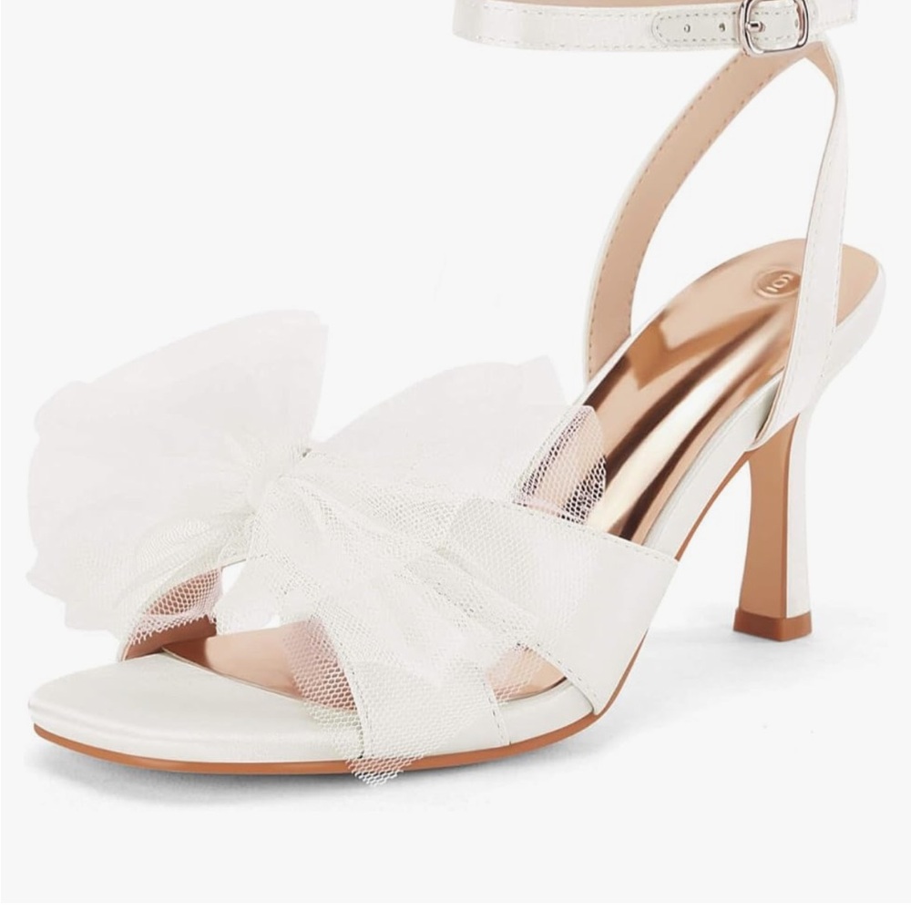 Elegant White Heeled Sandals